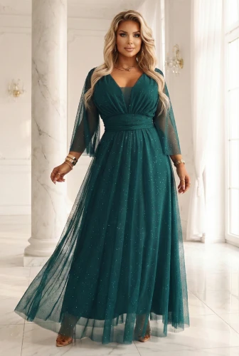 Elegancka zielona sukienka plus size maxi z połyskiem i dekoltem V – modelka prezentuje stylizację wieczorową Numoco.}